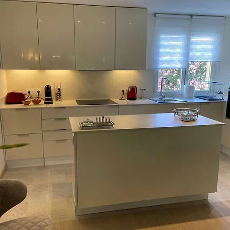 Ag000-293 4 Pieces 6 Personnes Agay * Saint-Raphael (Var)