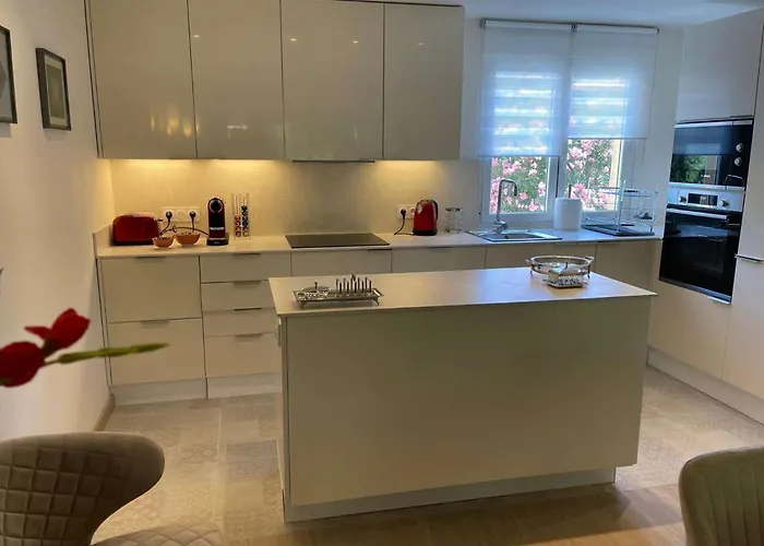 Ag000-293 4 Pieces 6 Personnes Agay * Saint-Raphael (Var)