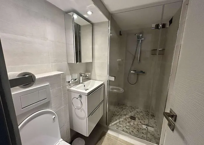 Ag000-293 4 Pieces 6 Personnes Agay * Saint-Raphael (Var)